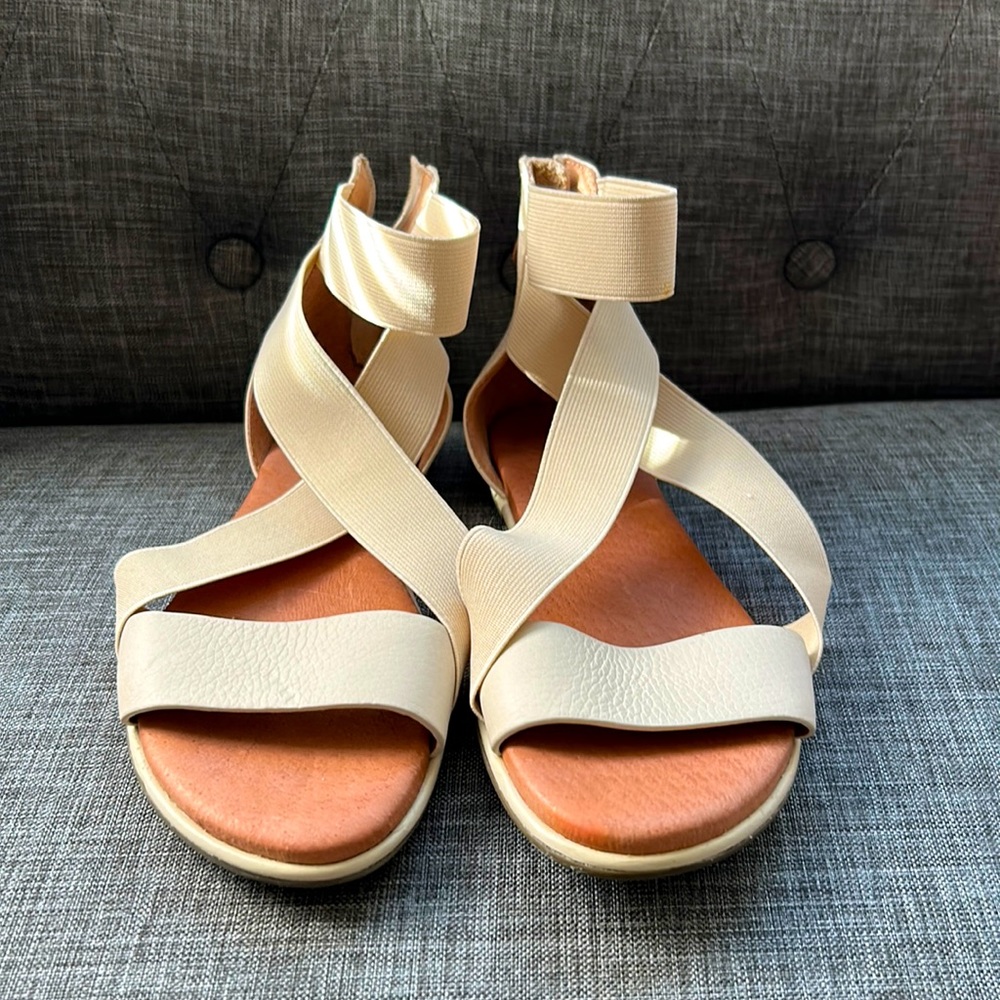 Gentle Souls Signature Break Sandal